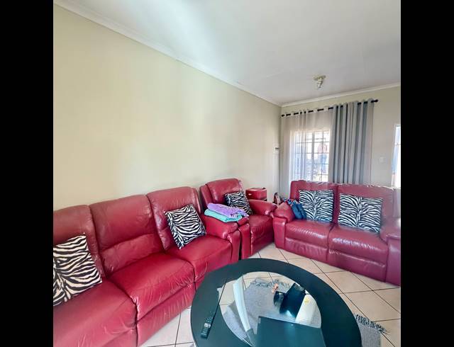 2 BEDROOM CLUSTER FOR SALE IN MOOIKLOOF RIDGE